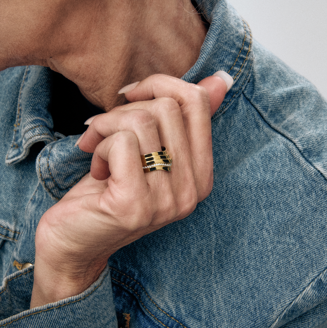 Contours Ring Diamond in 18 Karat Yellow Gold