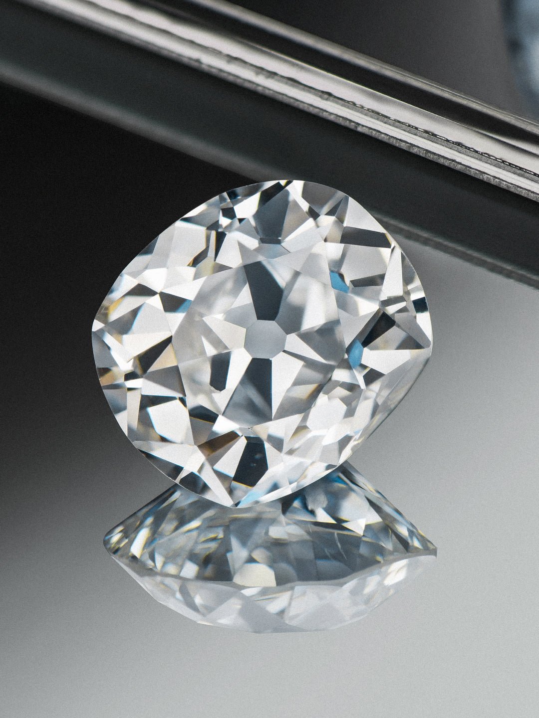 6 REASONS TO CHOOSE AN ANTIQUE DIAMOND