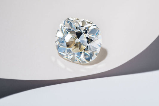 6 REASONS TO CHOOSE AN ANTIQUE DIAMOND