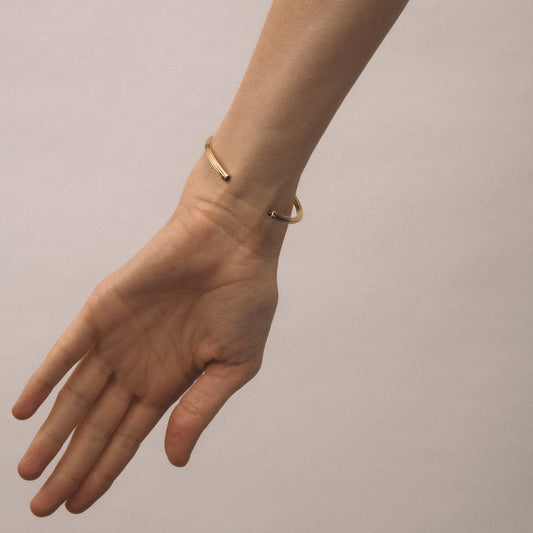 Cog Sapphire Wrist Cuff in 18 karat yellow gold