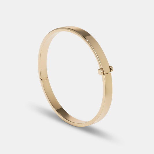 Hinged Bangle in 9 karat yellow gold